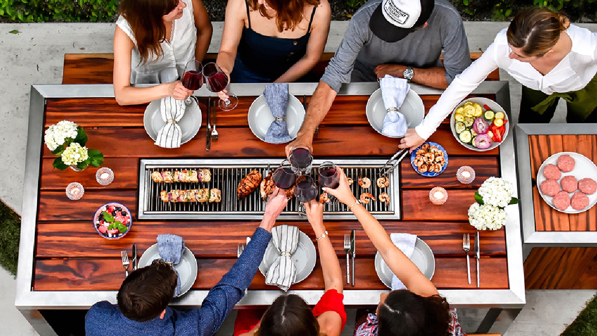 Outdoor Grilling Tables:Patio Tables with Built-In Grills